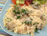 Trofie pasta med bacon, svamp och grädde